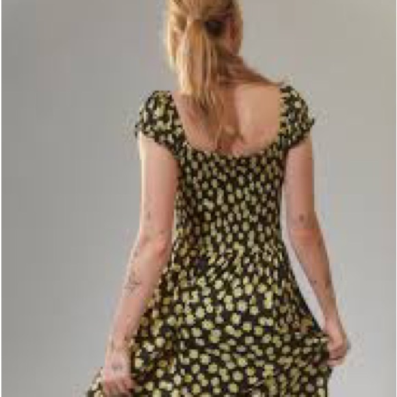 UO Tessie Smocked Puff Sleeve Midi Dress - Picture 3 of 4